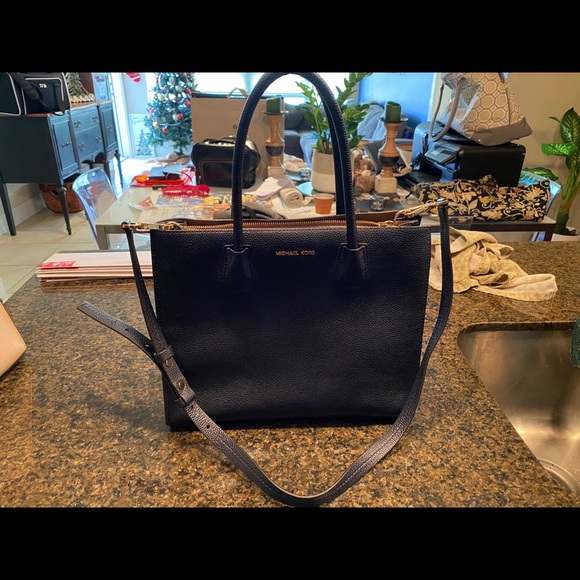 Brand New Michael Kors Saffiano Leather Tote Bag - Picture 3 of 4